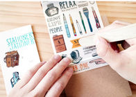 Etiquetas engomadas de papel de encargo de la historieta amistosa de Eco, frotación no tóxica en etiqueta engomada